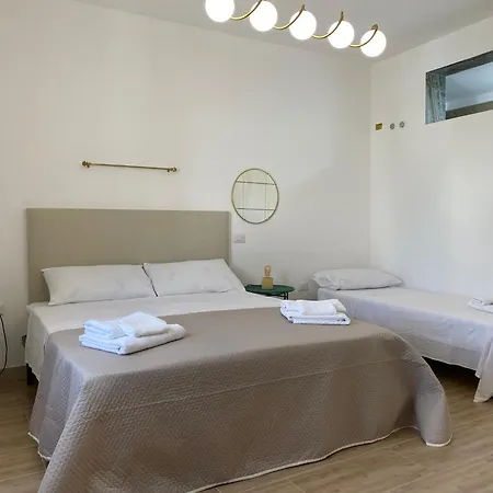 Isid'Oro Rooms - 50M Dal Mare Apartamento