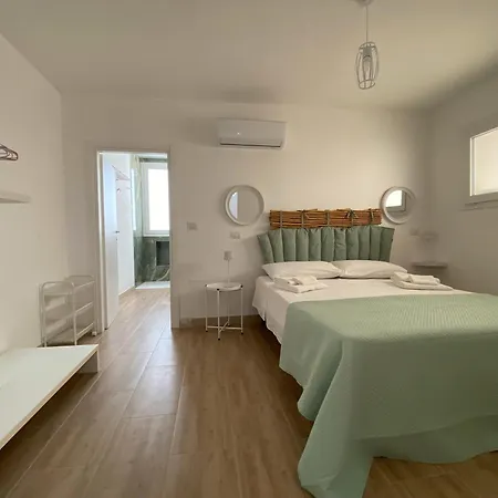 Isid'Oro Rooms - 100M From The Sea Гостевой дом Сант-Исидоро