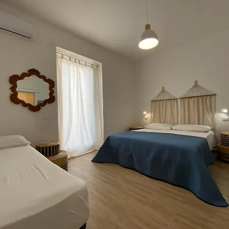 Гостевой дом Isid'Oro Rooms - 100M From The Sea *
